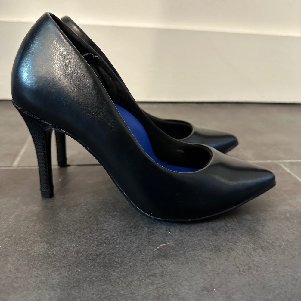 Antonia Saint Heels NWOT Size 5 Never Worn!